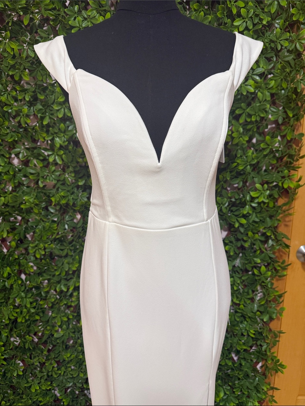 NWT-Idyllic Perfection White Plunge Sleeveless Mermaid Maxi Dress - Picture 6 of 15
